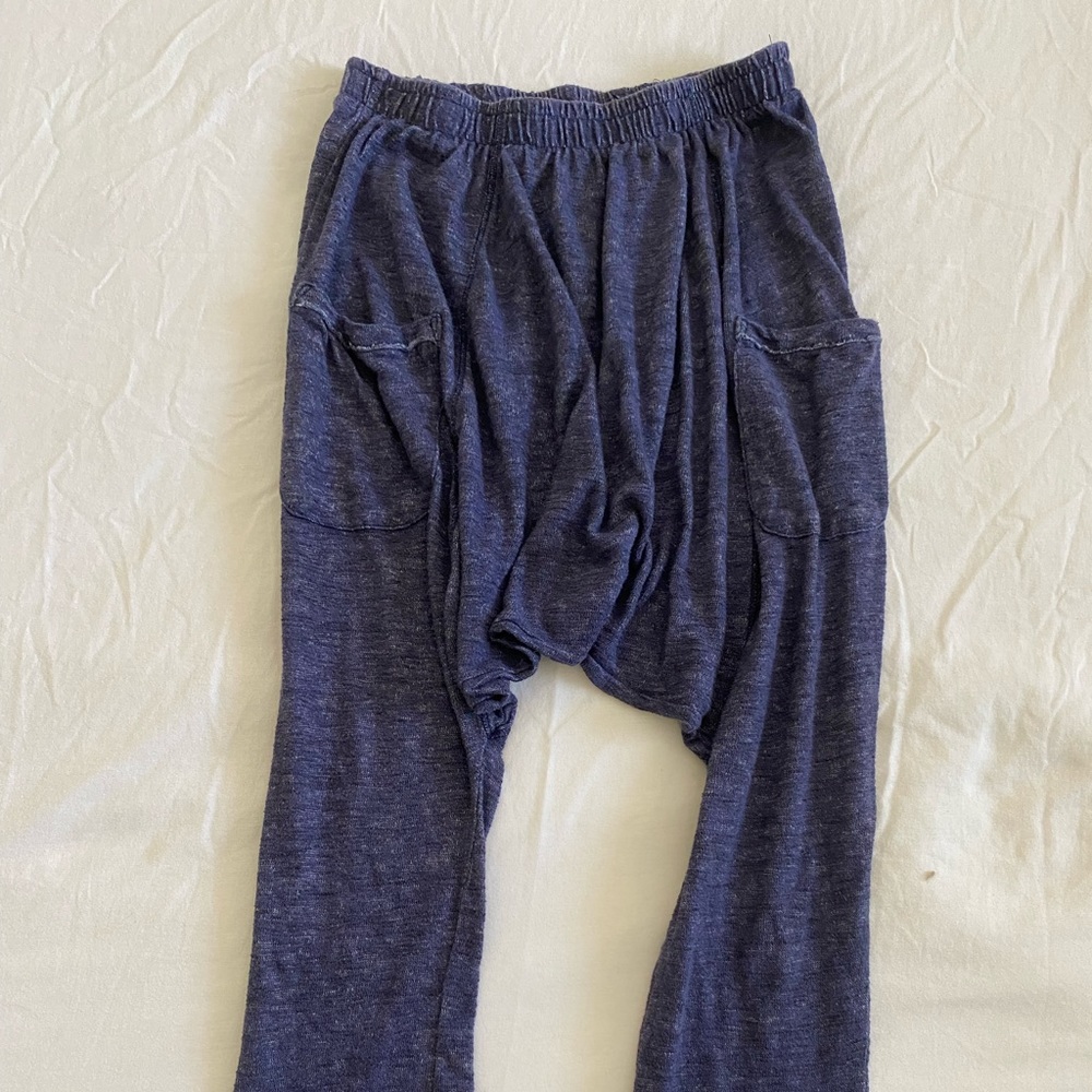 Light weight knit free people drop crotch pant. Hits mid shin. Free people